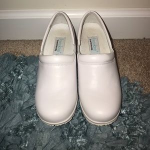 Nursing shoes